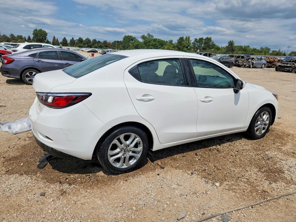 2017 TOYOTA YARIS IA BASE — Фото 3 из 13