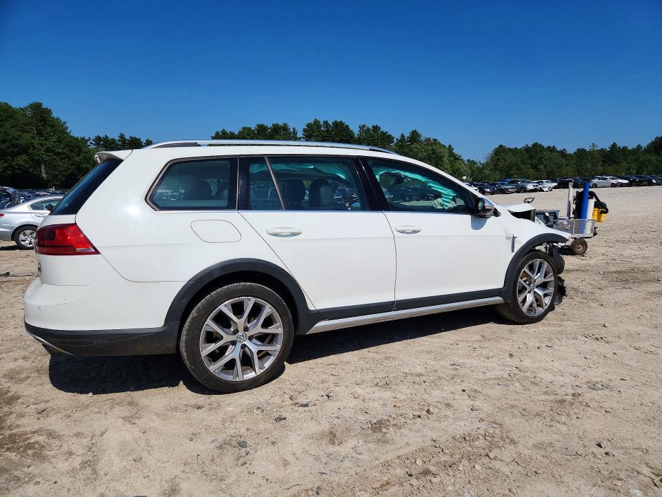 2017 VOLKSWAGEN GOLF ALLTRACK S — Фото 3 из 12