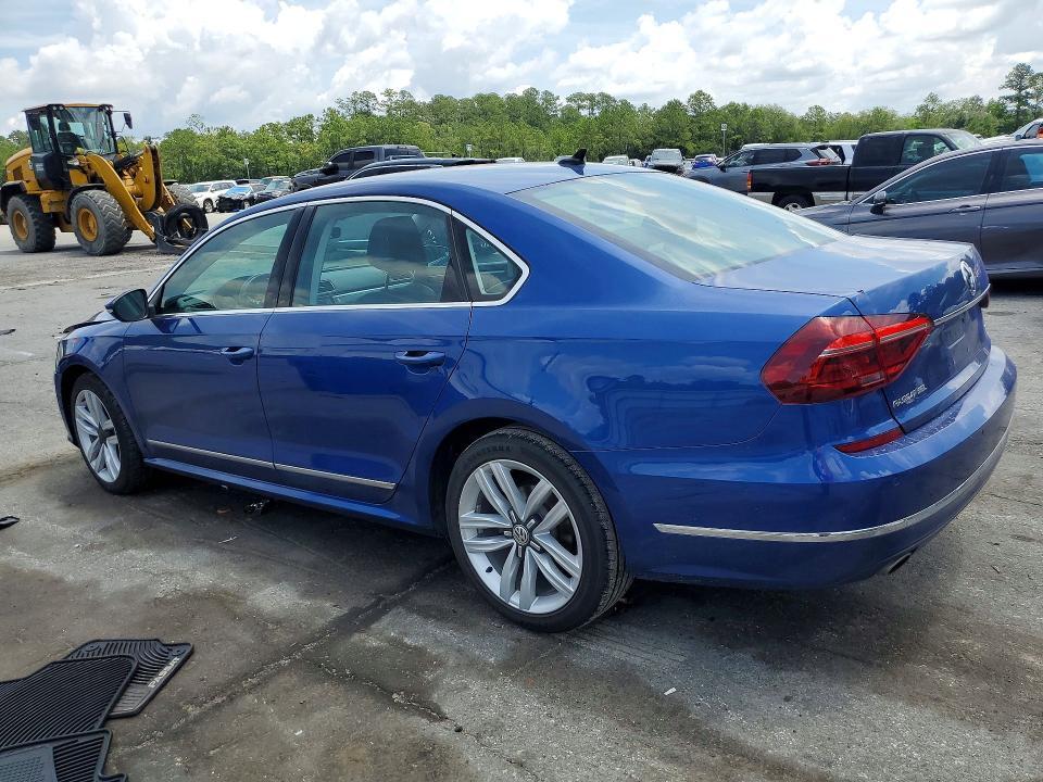 2017 VOLKSWAGEN PASSAT SEL PREMIUM — Фото 2 из 12