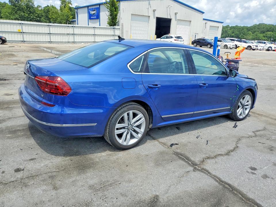 2017 VOLKSWAGEN PASSAT SEL PREMIUM — Фото 3 из 12