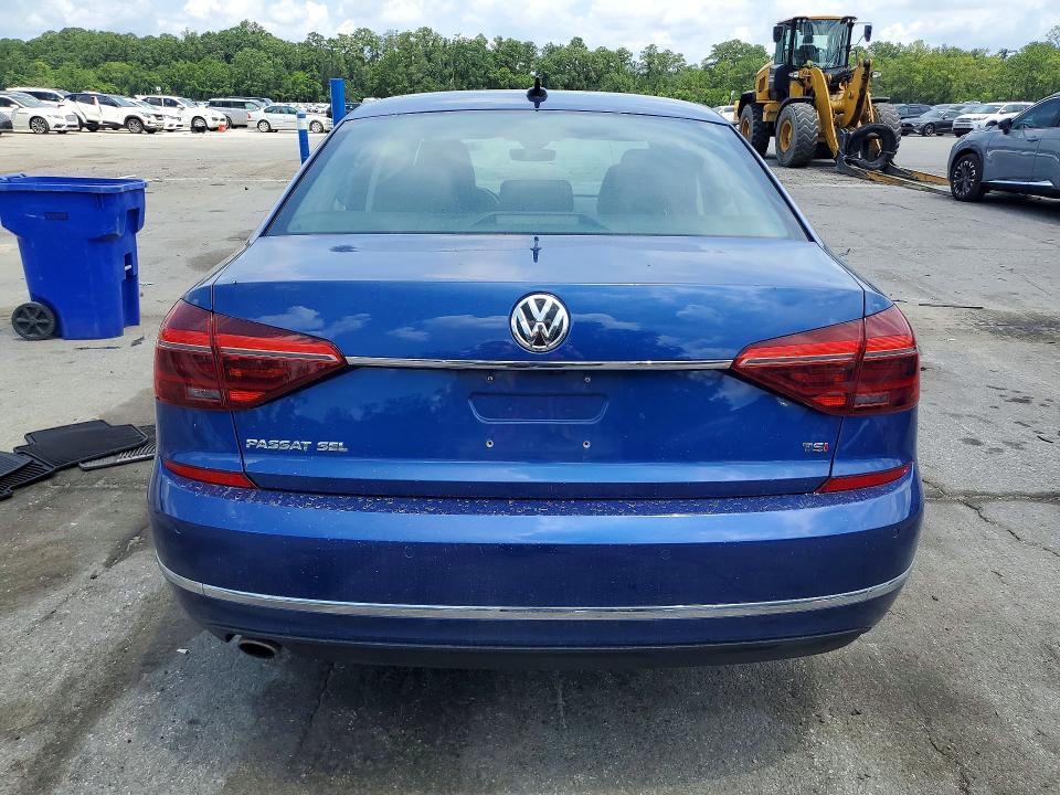 2017 VOLKSWAGEN PASSAT SEL PREMIUM — Фото 6 из 12