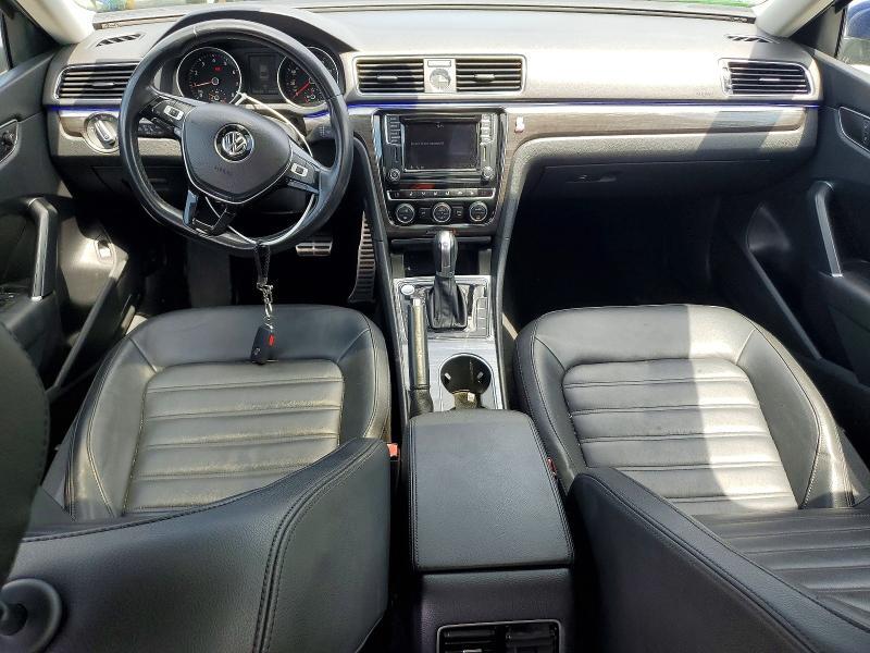 2017 VOLKSWAGEN PASSAT SEL PREMIUM — Фото 8 из 12