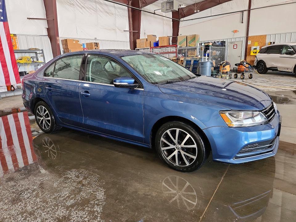2017 VOLKSWAGEN JETTA SE — Фото 4 из 12