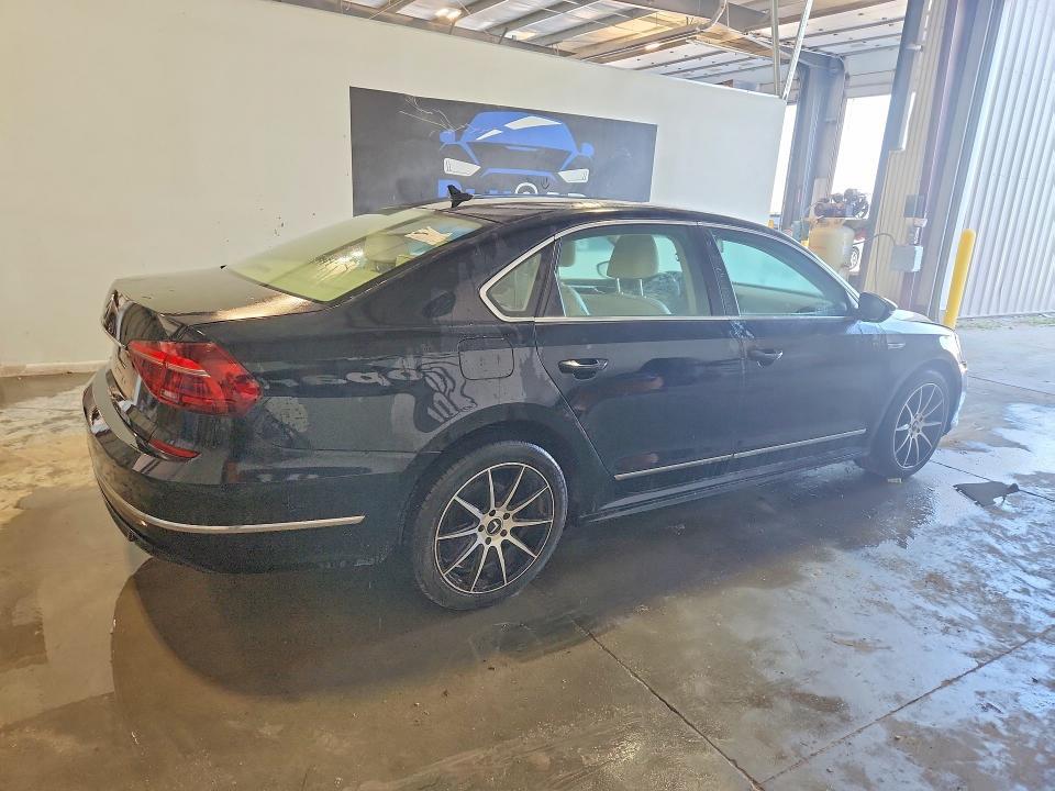 2017 VOLKSWAGEN PASSAT R-LINE — Фото 3 из 12