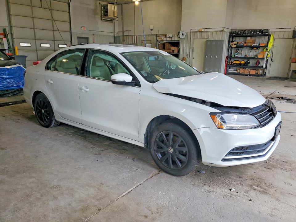2017 VOLKSWAGEN JETTA SE — Фото 4 из 12