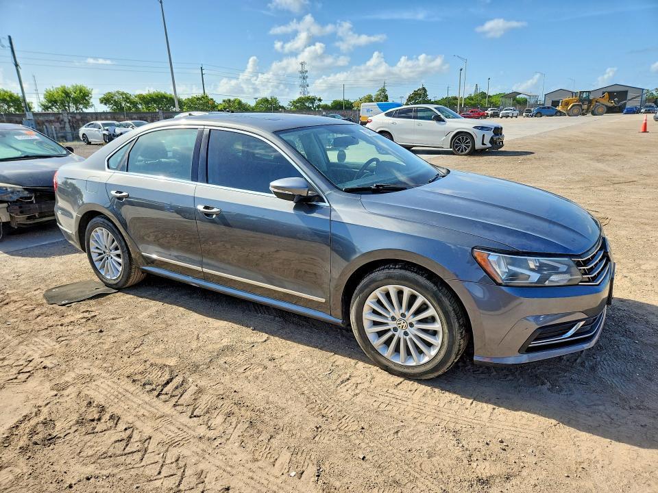 1VWBT7A36HC078887 2017 VOLKSWAGEN PASSAT photo no. 4