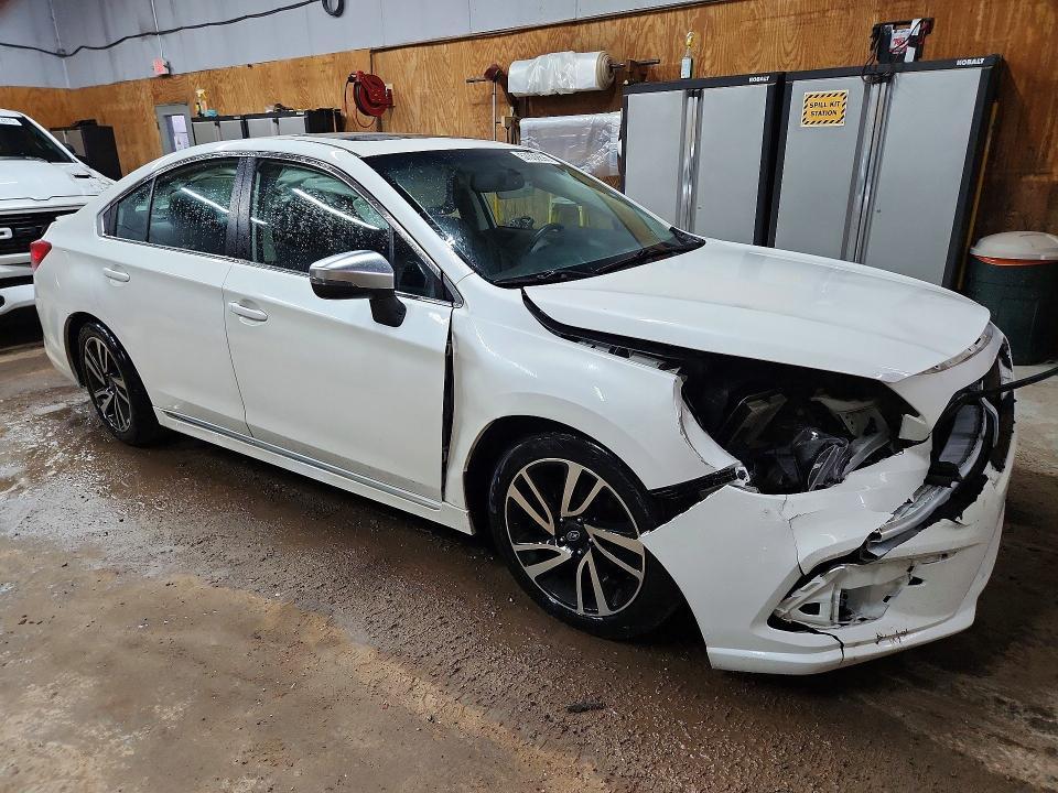 4S3BNAR61J3029904 2018 SUBARU LEGACY photo no. 4