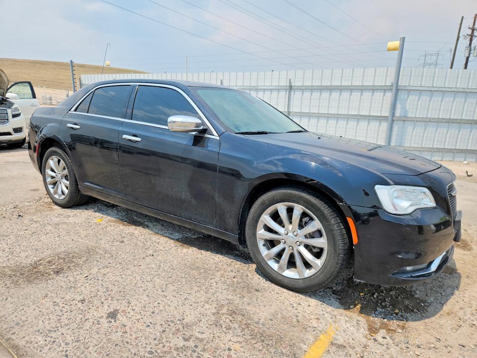 2019 CHRYSLER 300 LIMITED — Фото 4 из 12