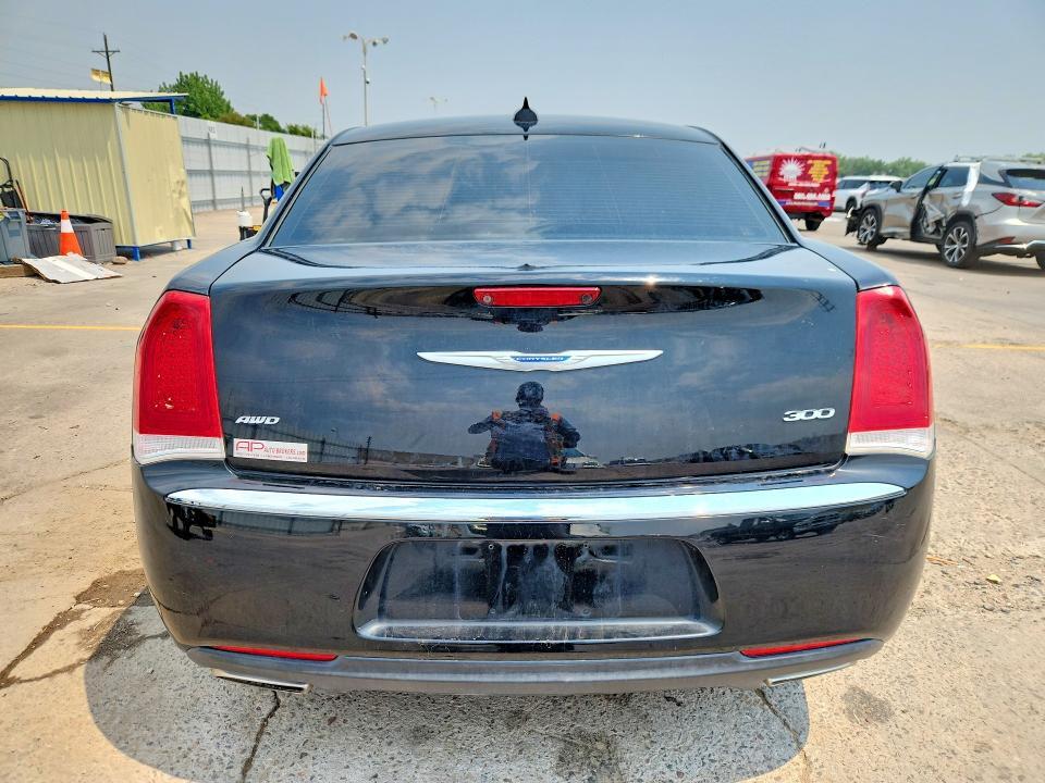 2019 CHRYSLER 300 LIMITED — Фото 6 из 12