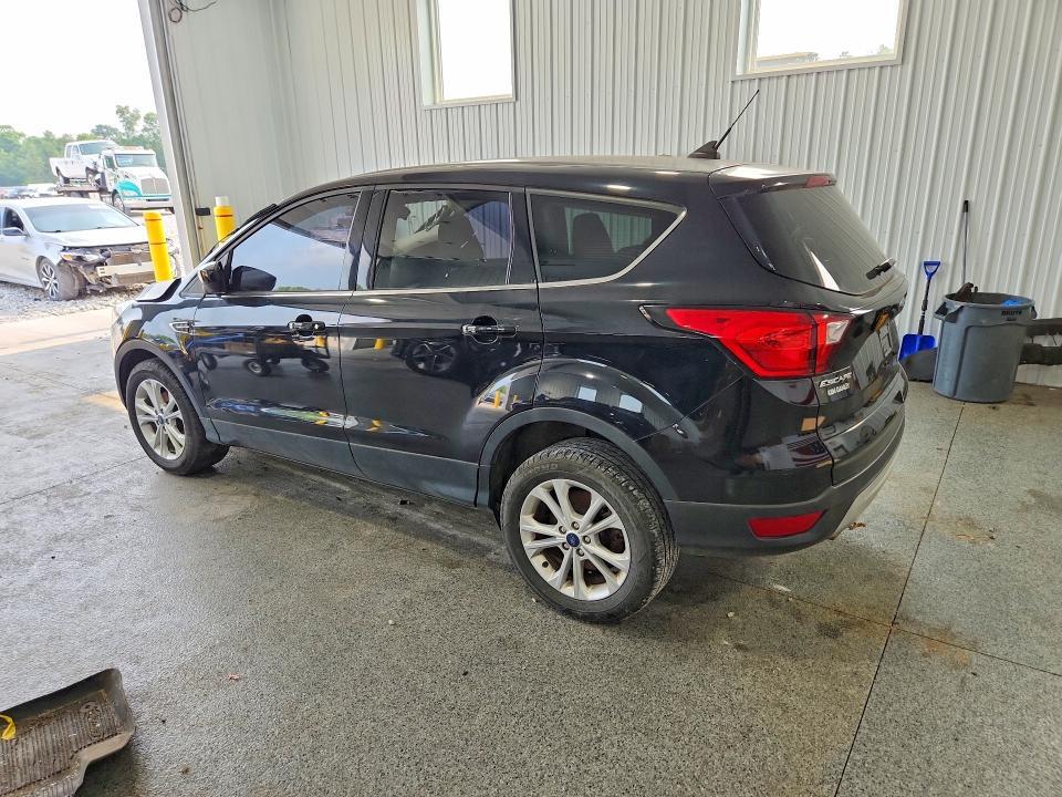 1FMCU0GD4KUB72808 2019 FORD ESCAPE photo no. 2