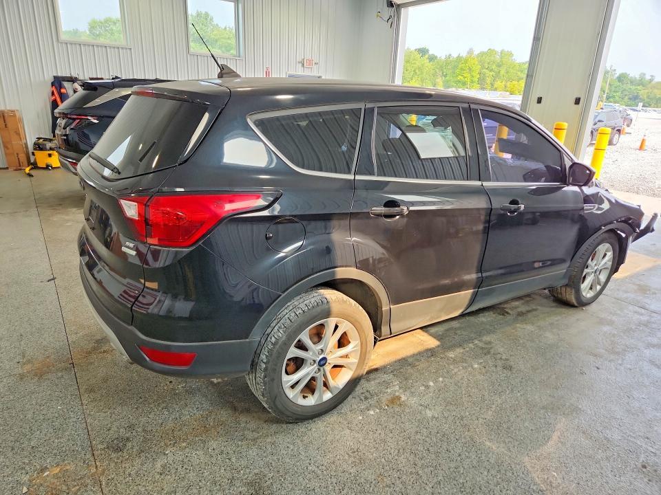1FMCU0GD4KUB72808 2019 FORD ESCAPE photo no. 3