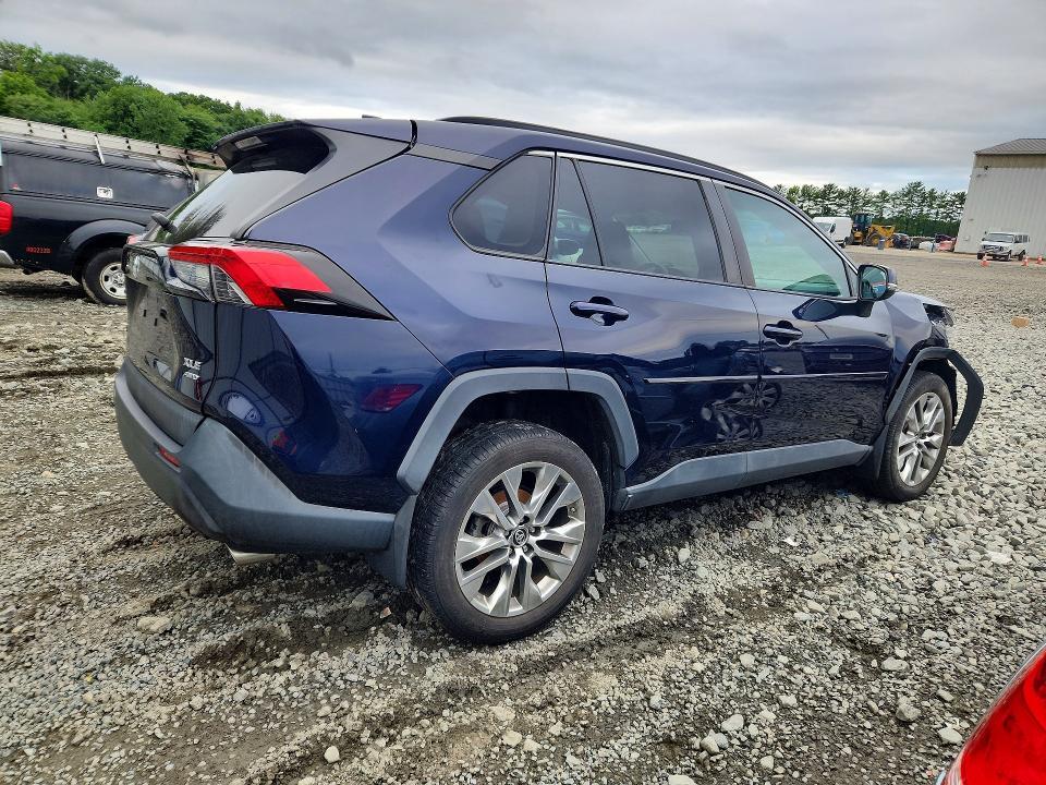 2019 TOYOTA RAV4 XLE PREMIUM — Фото 3 из 13
