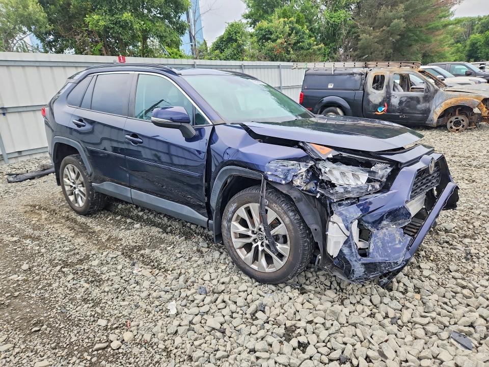 2019 TOYOTA RAV4 XLE PREMIUM — Фото 4 из 13