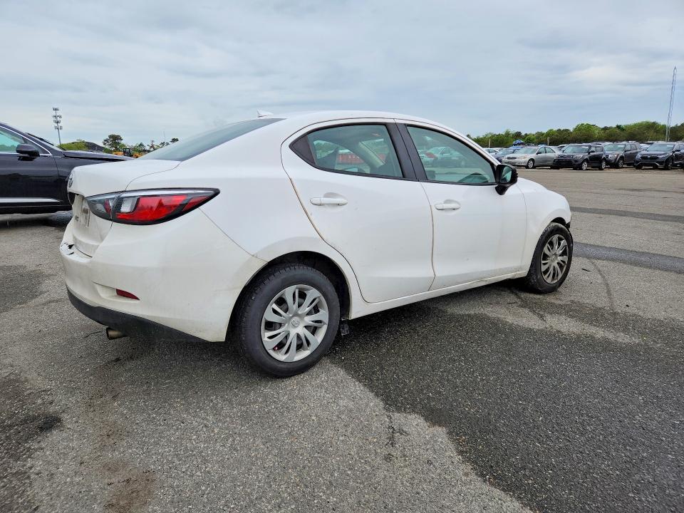 2019 TOYOTA YARIS L — Фото 3 из 13