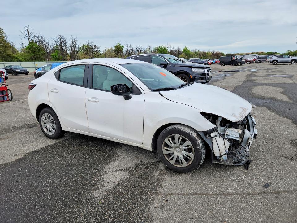 2019 TOYOTA YARIS L — Фото 4 из 13