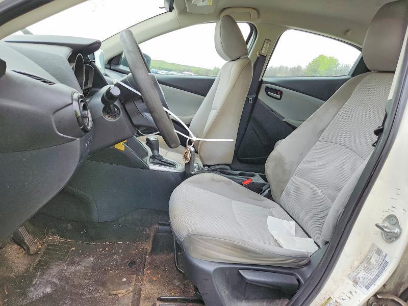 2019 TOYOTA YARIS L — Фото 7 из 13