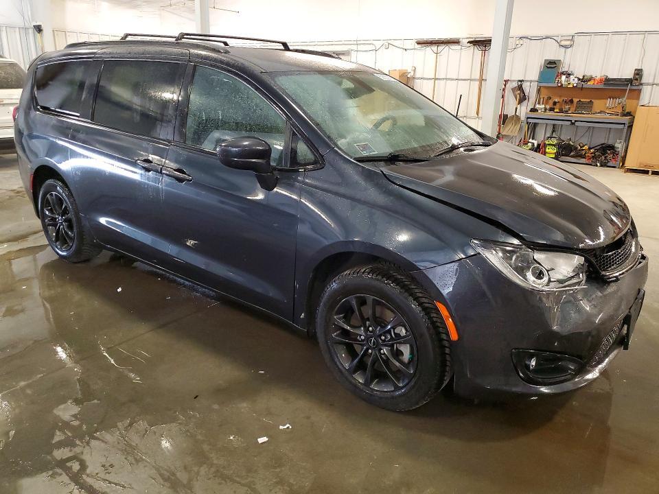 2020 CHRYSLER PACIFICA TOURING L — Фото 4 из 13