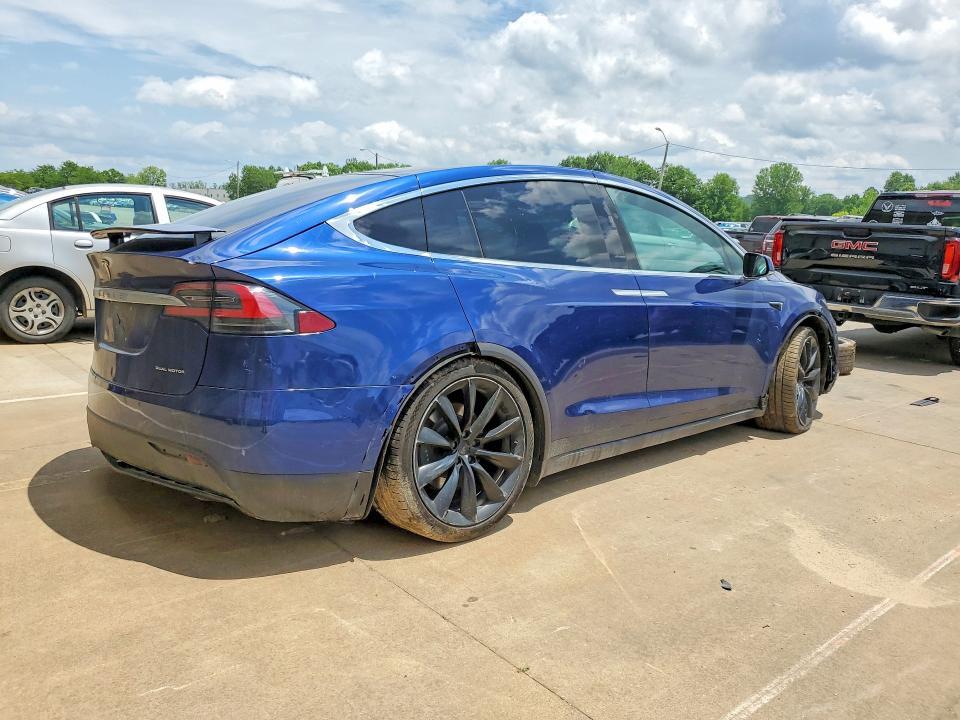 2020 TESLA MODEL X — Фото 3 из 14