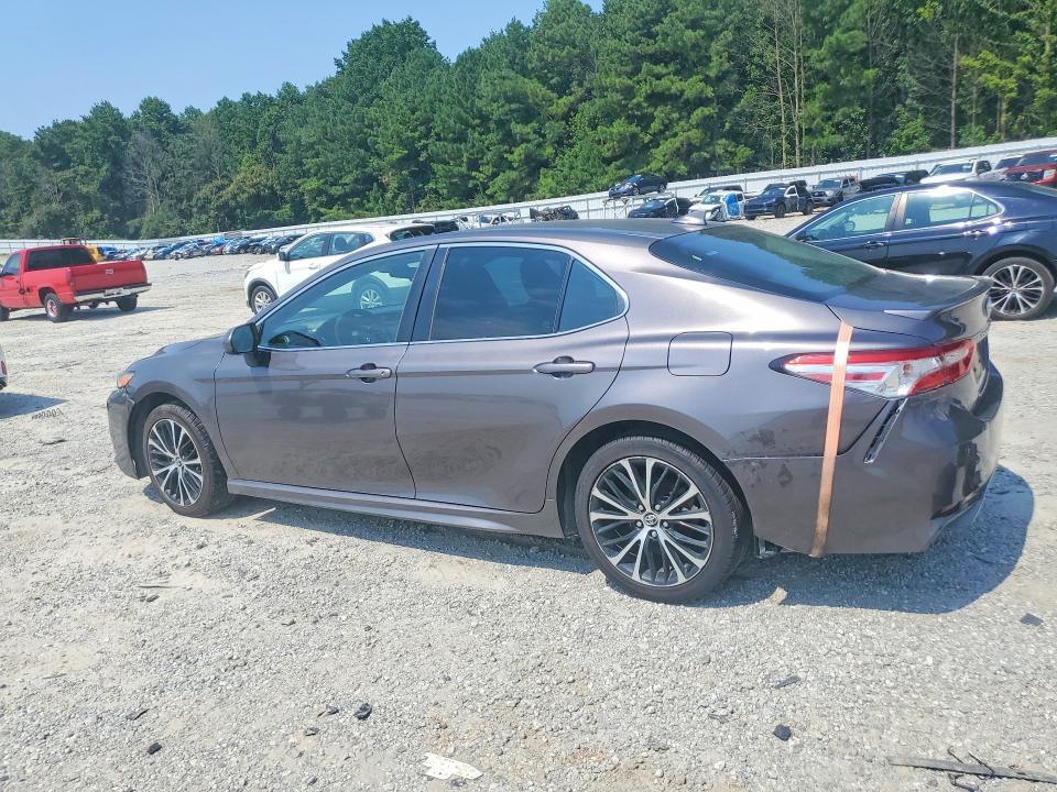 2020 TOYOTA CAMRY SE — Фото 2 из 13