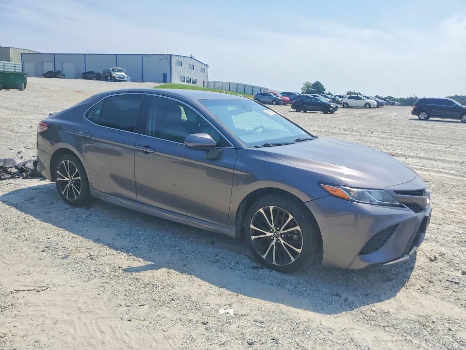 2020 TOYOTA CAMRY SE — Фото 4 из 13