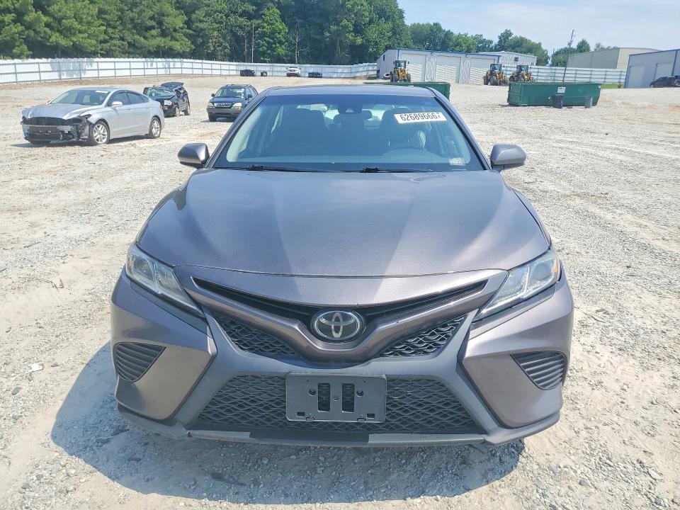 2020 TOYOTA CAMRY SE — Фото 5 из 13