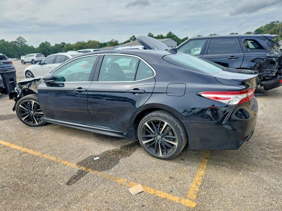 2020 TOYOTA CAMRY XSE — Фото 2 из 12