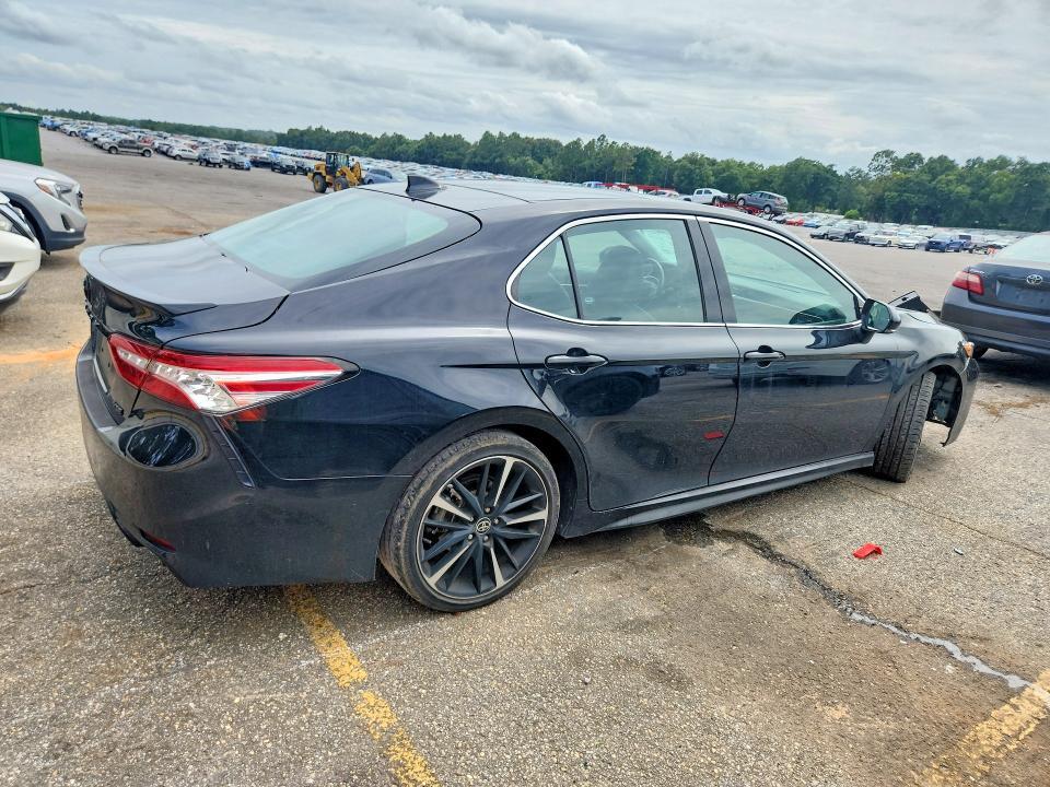 2020 TOYOTA CAMRY XSE — Фото 3 из 12