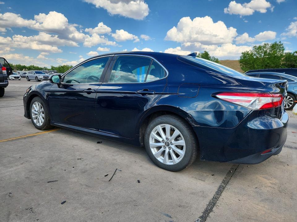 2020 TOYOTA CAMRY LE — Фото 2 из 12