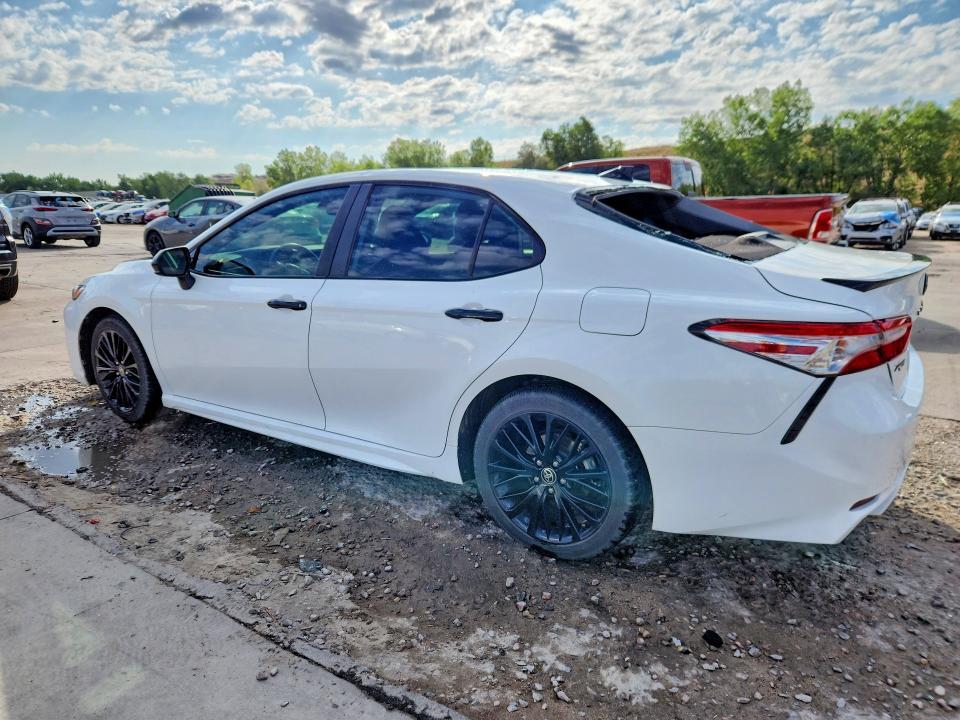 2020 TOYOTA CAMRY SE NIGHTSHADE — Фото 2 из 12