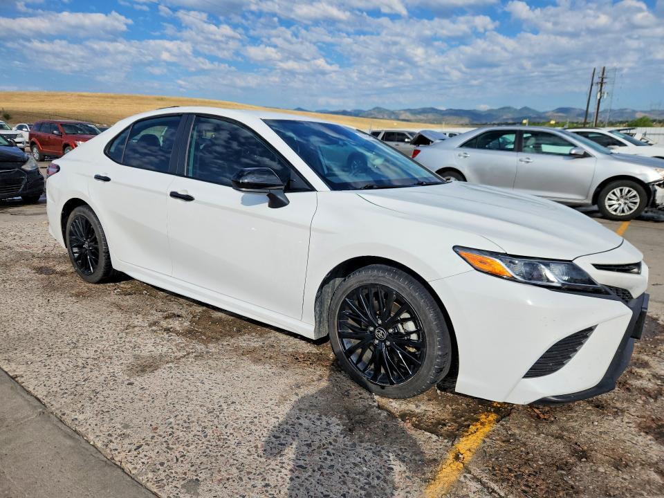 2020 TOYOTA CAMRY SE NIGHTSHADE — Фото 4 из 12