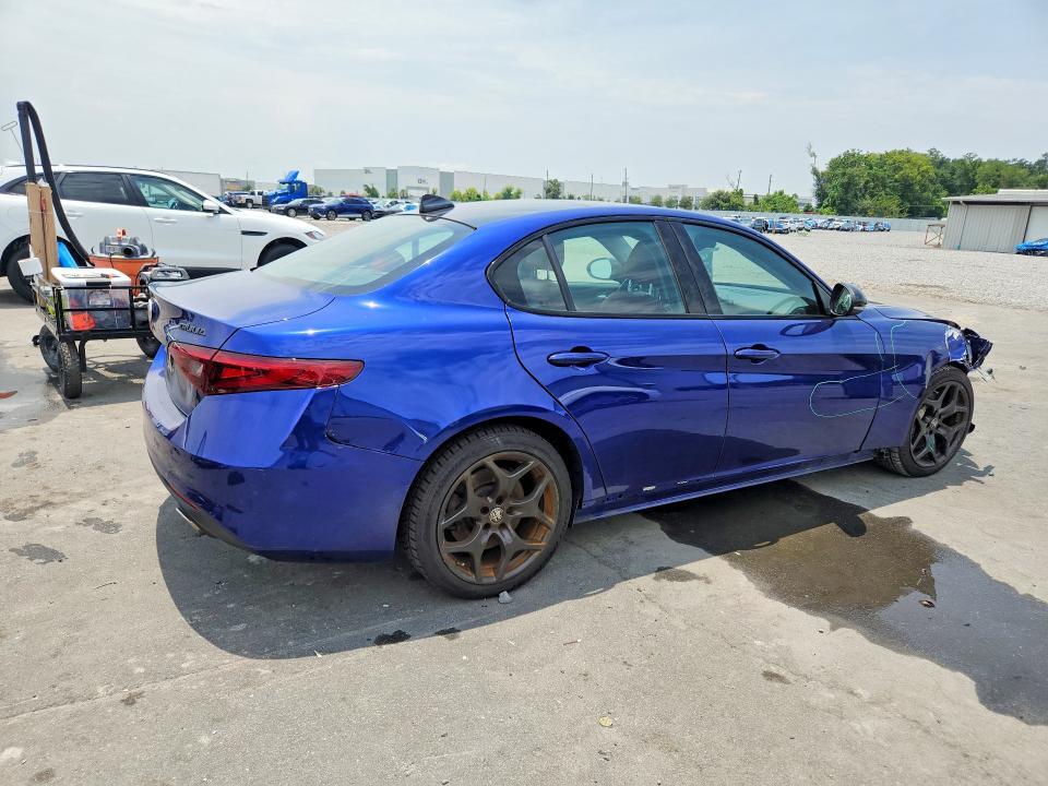 2021 ALFA ROMEO GIULIA SPORT — Фото 3 из 13