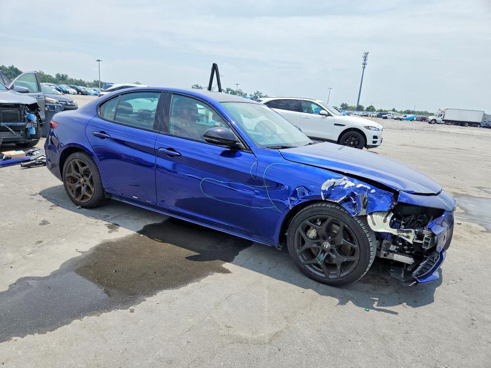 2021 ALFA ROMEO GIULIA SPORT — Фото 4 из 13