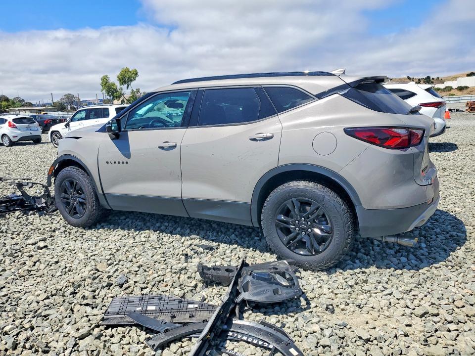 2021 CHEVROLET BLAZER 2LT — Фото 2 из 13