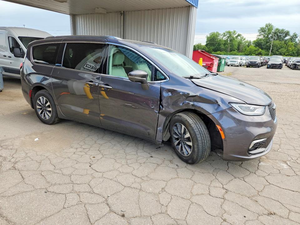 2021 CHRYSLER PACIFICA HYBRID TOURING L — Фото 4 из 13