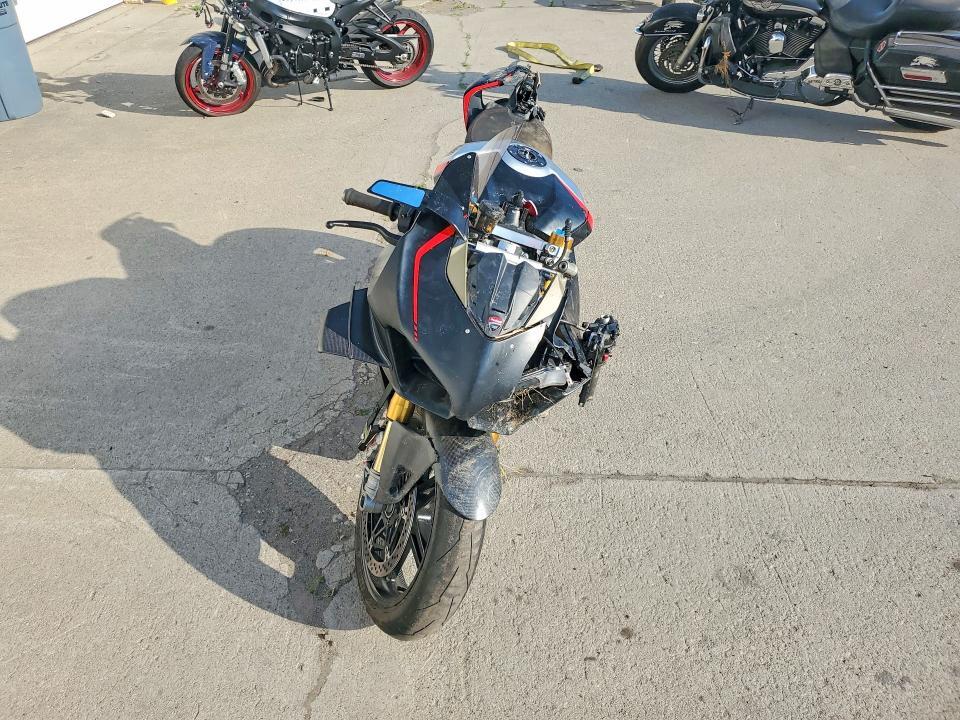 2021 DUCATI PANIGALE V4 — Фото 2 из 9