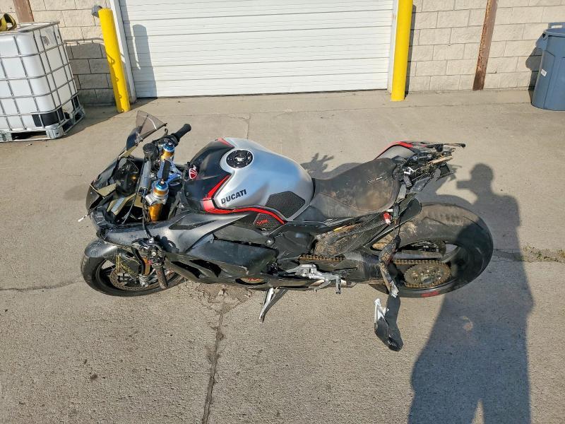 2021 DUCATI PANIGALE V4 — Фото 3 из 9