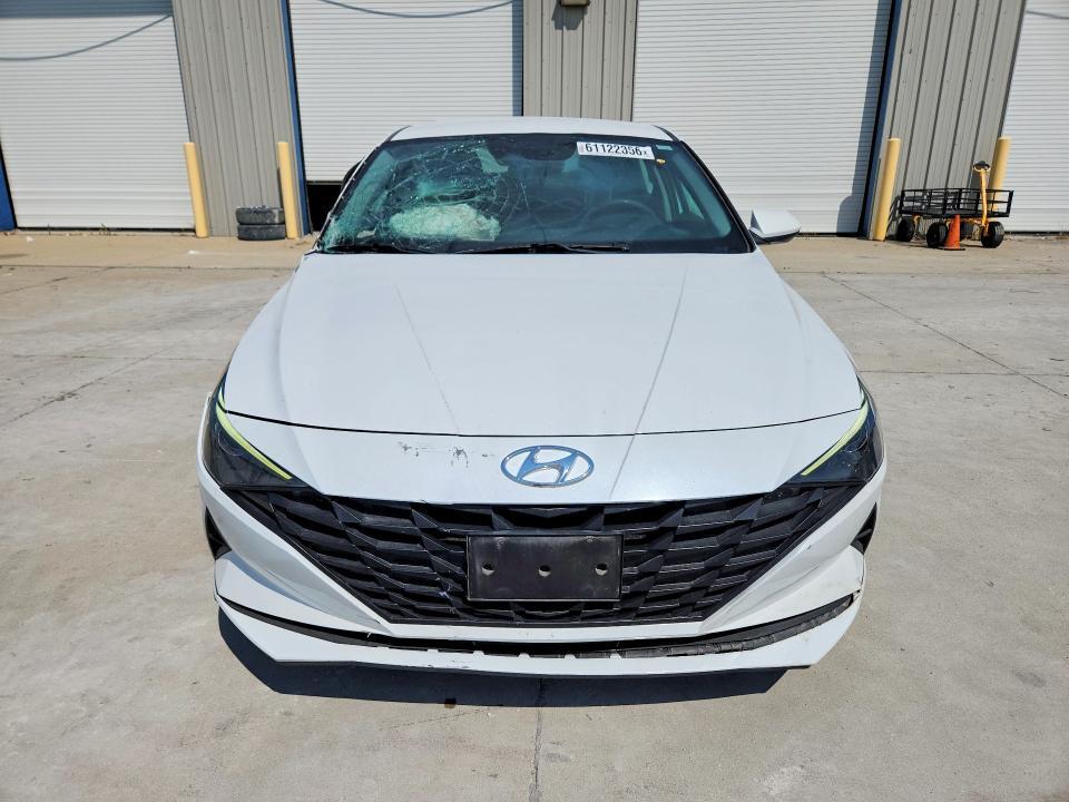 2021 HYUNDAI ELANTRA SE — Фото 5 из 12