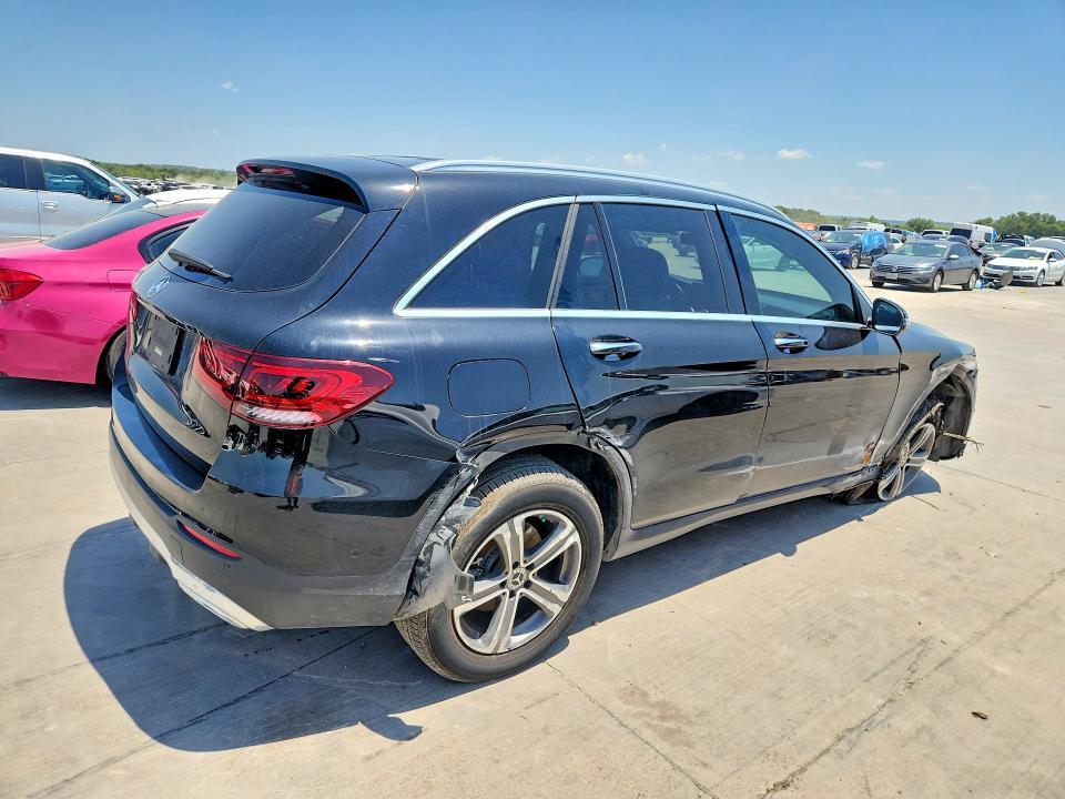 2021 MERCEDES-BENZ GLC 300 — Фото 3 из 12