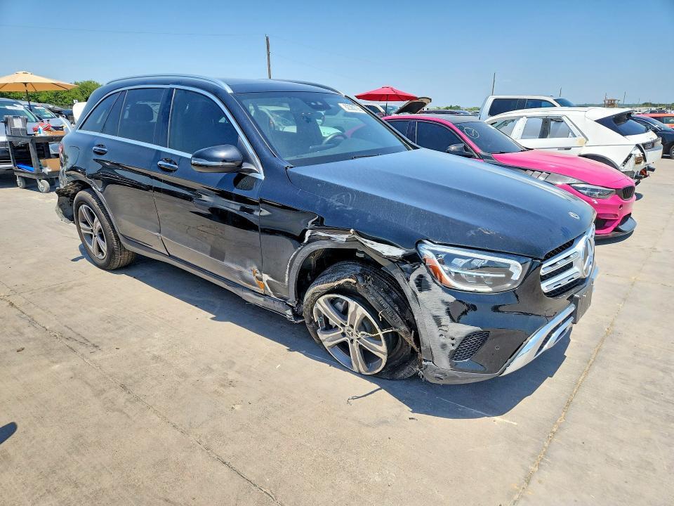 2021 MERCEDES-BENZ GLC 300 — Фото 4 из 12