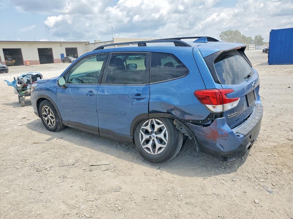 2021 SUBARU FORESTER PREMIUM — Фото 2 из 13