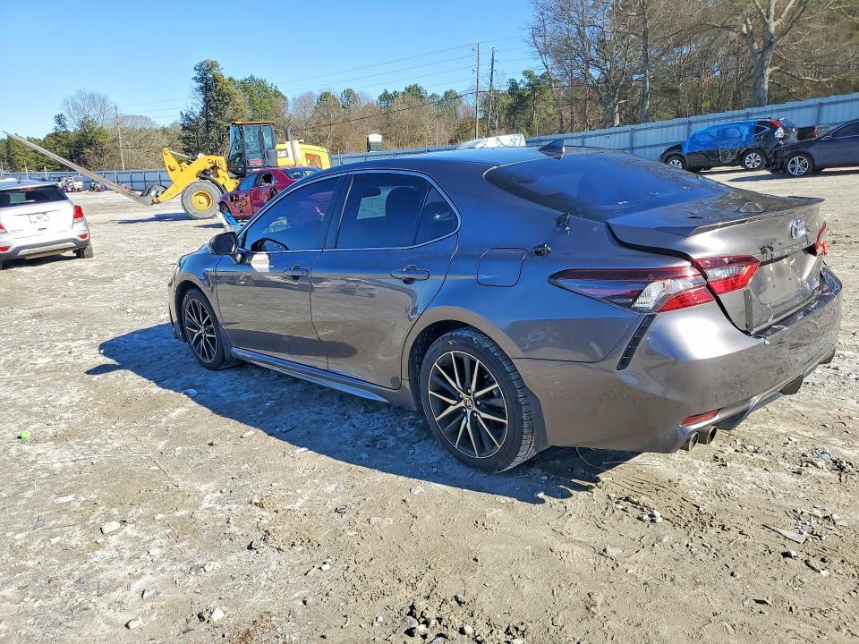 2021 TOYOTA CAMRY SE — Фото 2 из 12