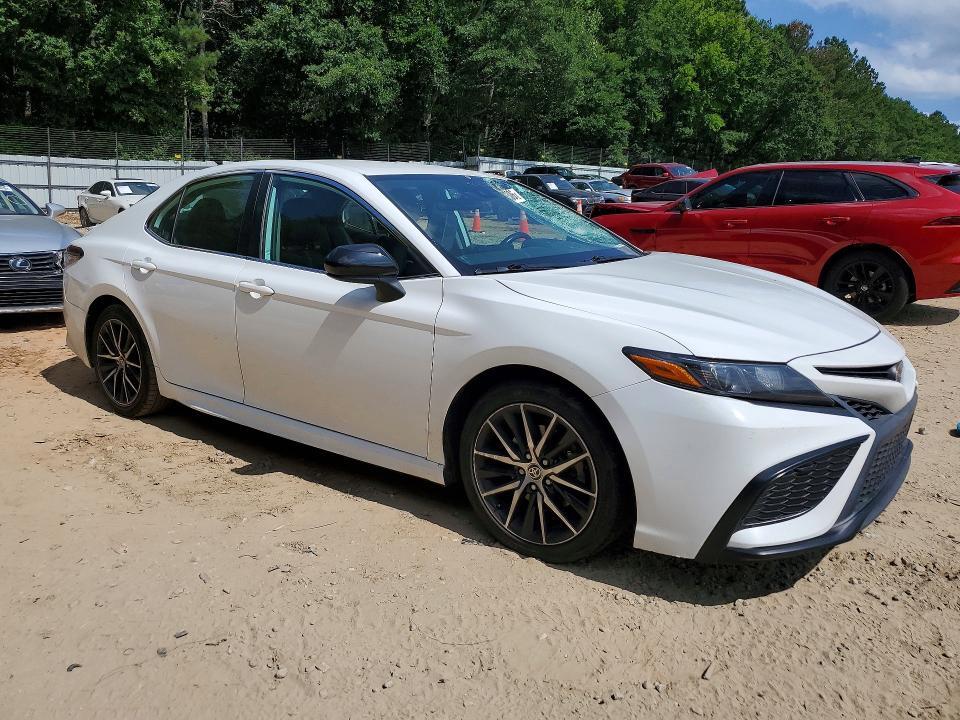 2021 TOYOTA CAMRY SE — Фото 4 из 12