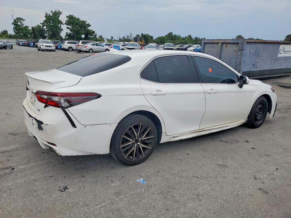 2021 TOYOTA CAMRY SE — Фото 3 из 12