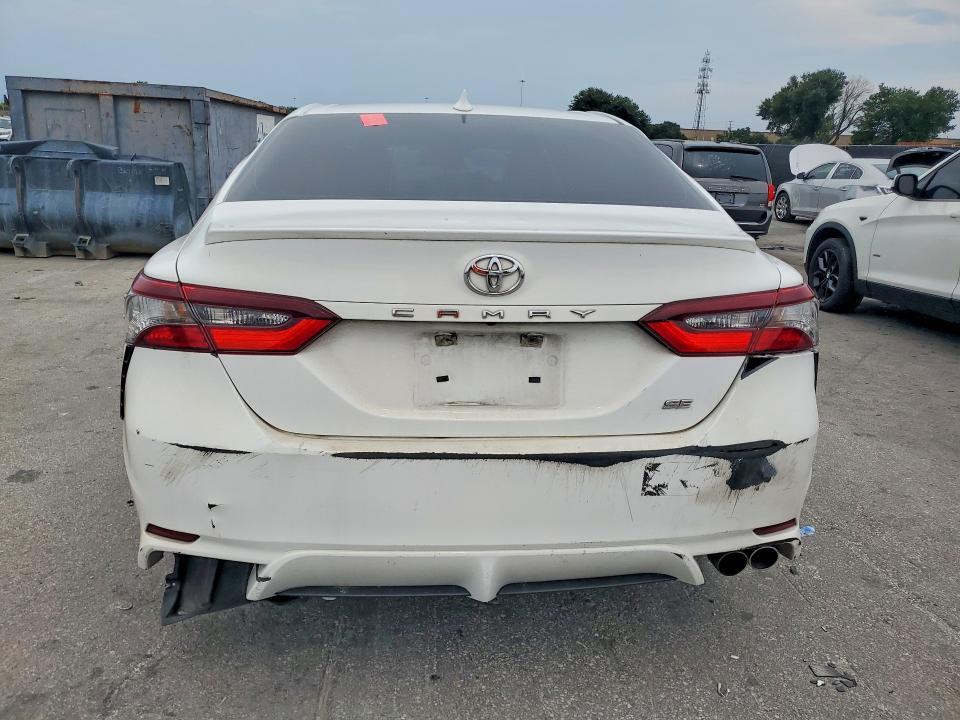 2021 TOYOTA CAMRY SE — Фото 6 из 12