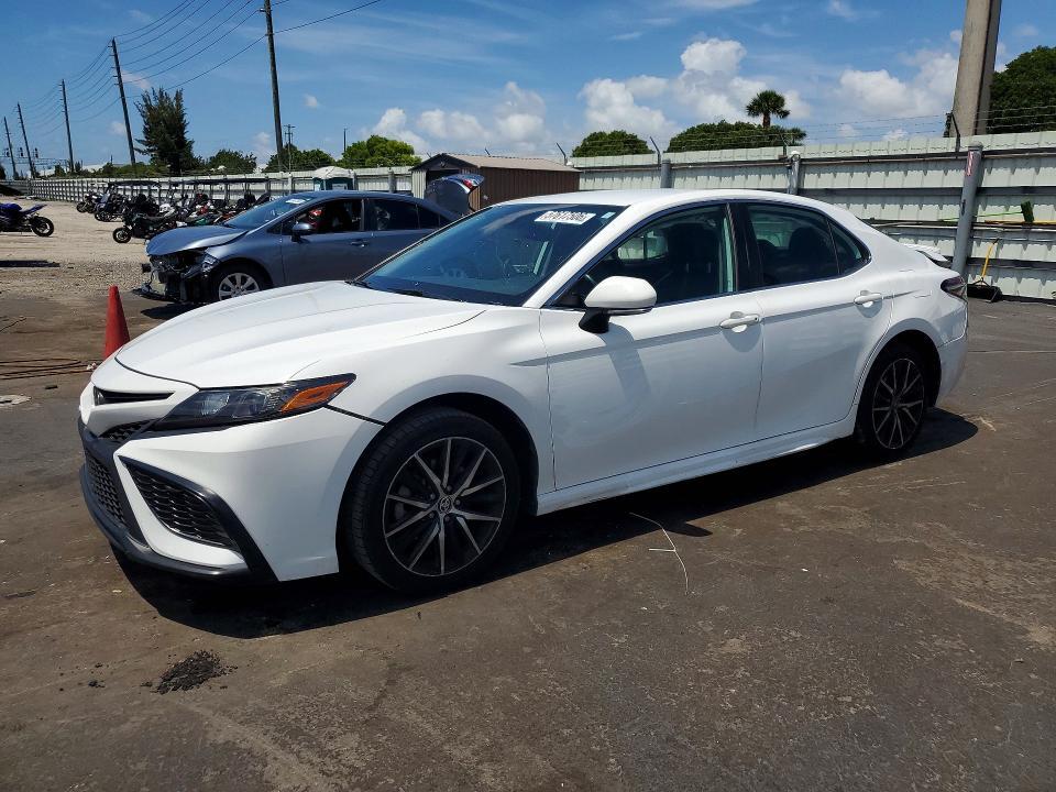 4T1T11AK8MU564909 2021 TOYOTA CAMRY photo no. 1