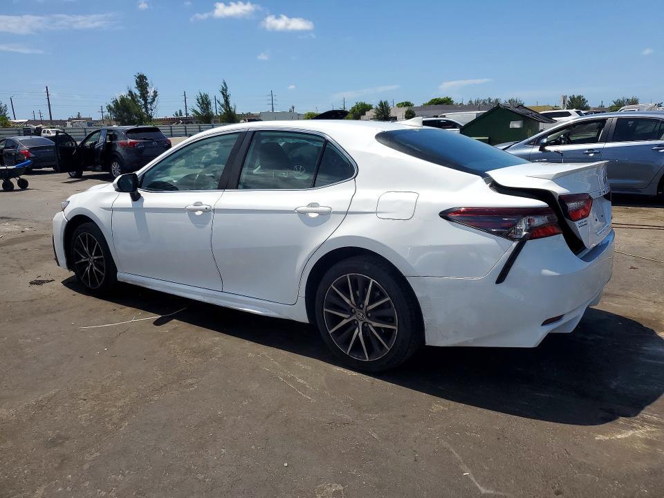 4T1T11AK8MU564909 2021 TOYOTA CAMRY photo no. 2