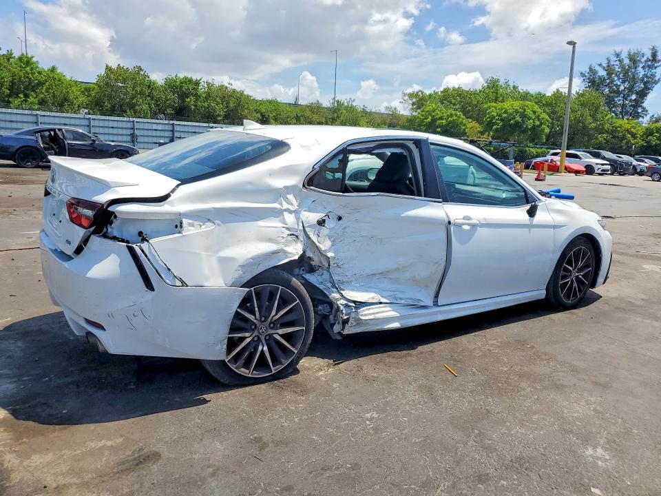 4T1T11AK8MU564909 2021 TOYOTA CAMRY photo no. 3