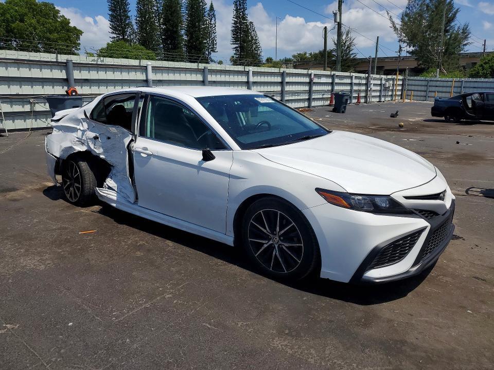 4T1T11AK8MU564909 2021 TOYOTA CAMRY photo no. 4