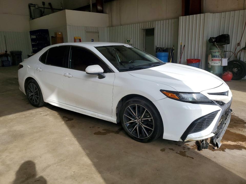 2021 TOYOTA CAMRY SE — Фото 4 из 12