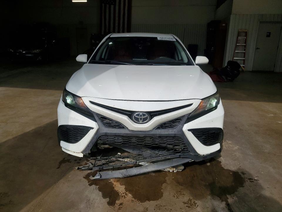 2021 TOYOTA CAMRY SE — Фото 5 из 12